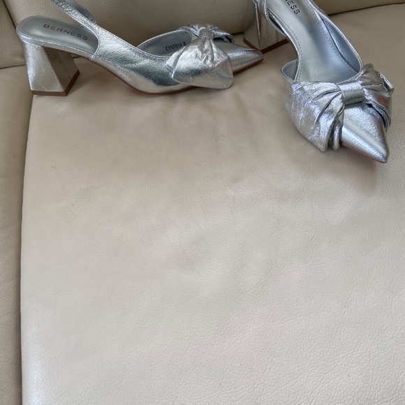 Silver low heel back out shors - Picture 2 of 3